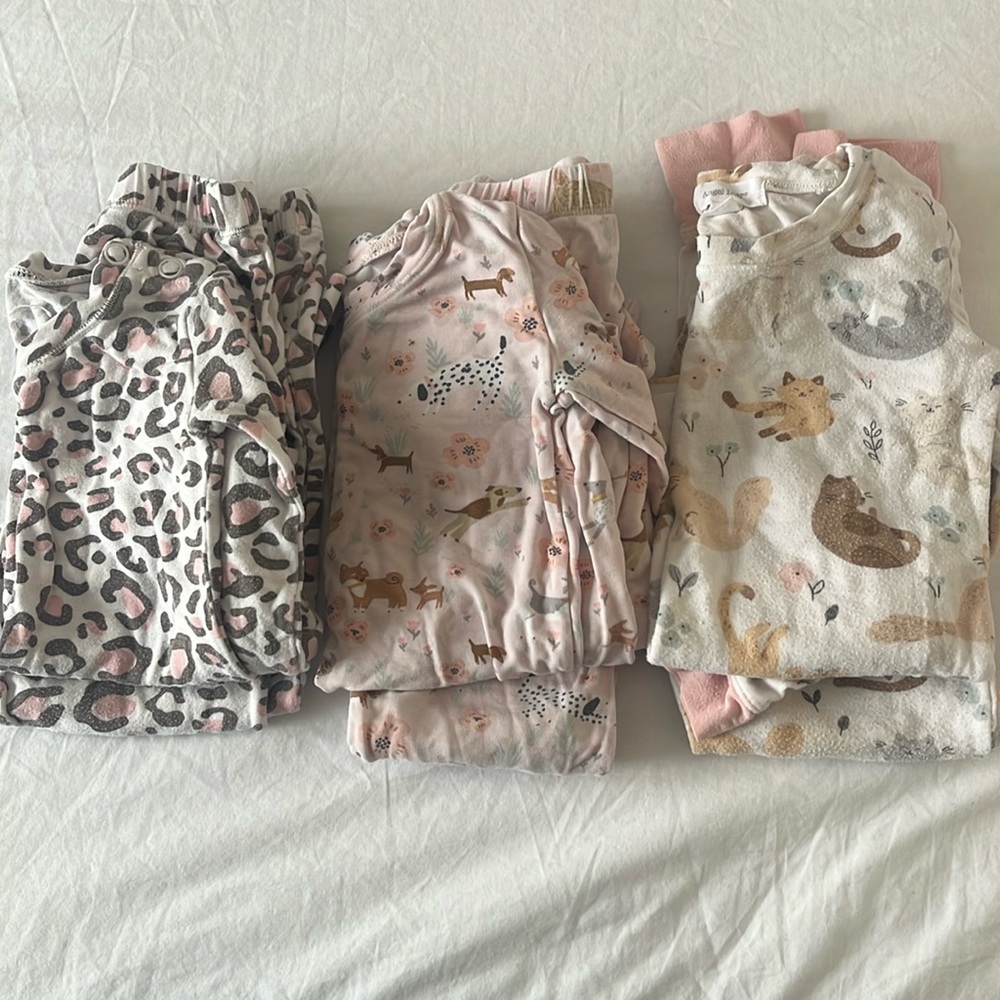 Angel dear pajamas, 3t and 4T. Fits 2-3 year old